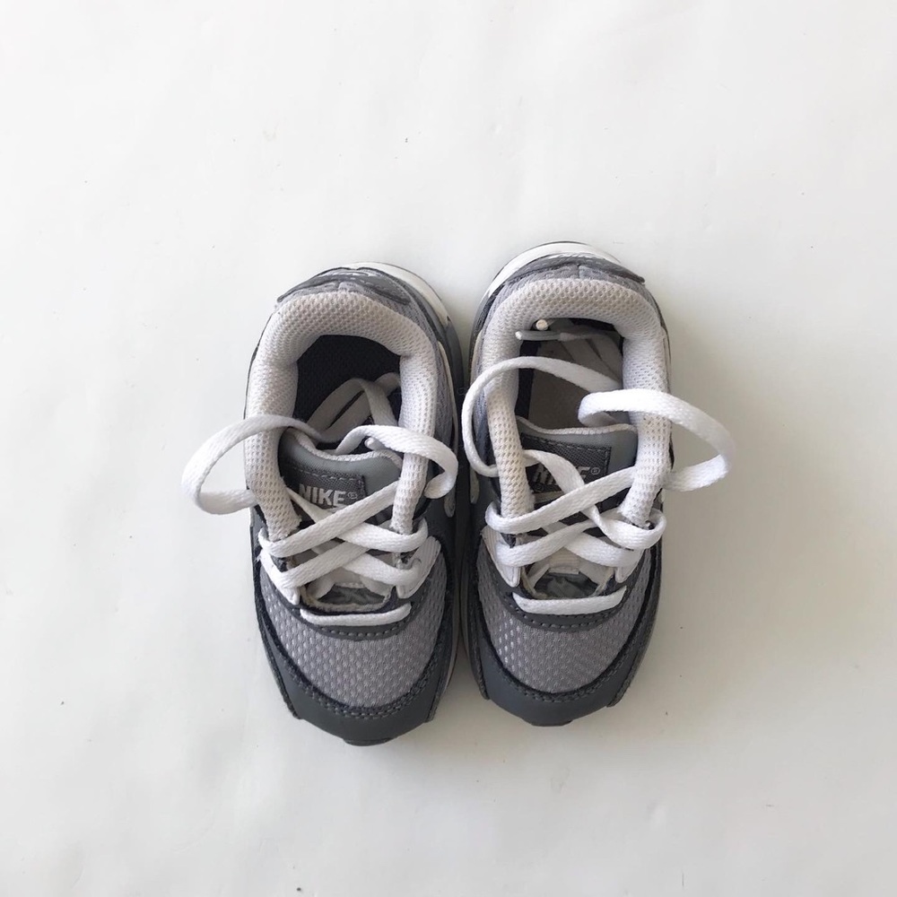 Nike gray air max sneakers  EUC size 6 - Picture 3 of 8